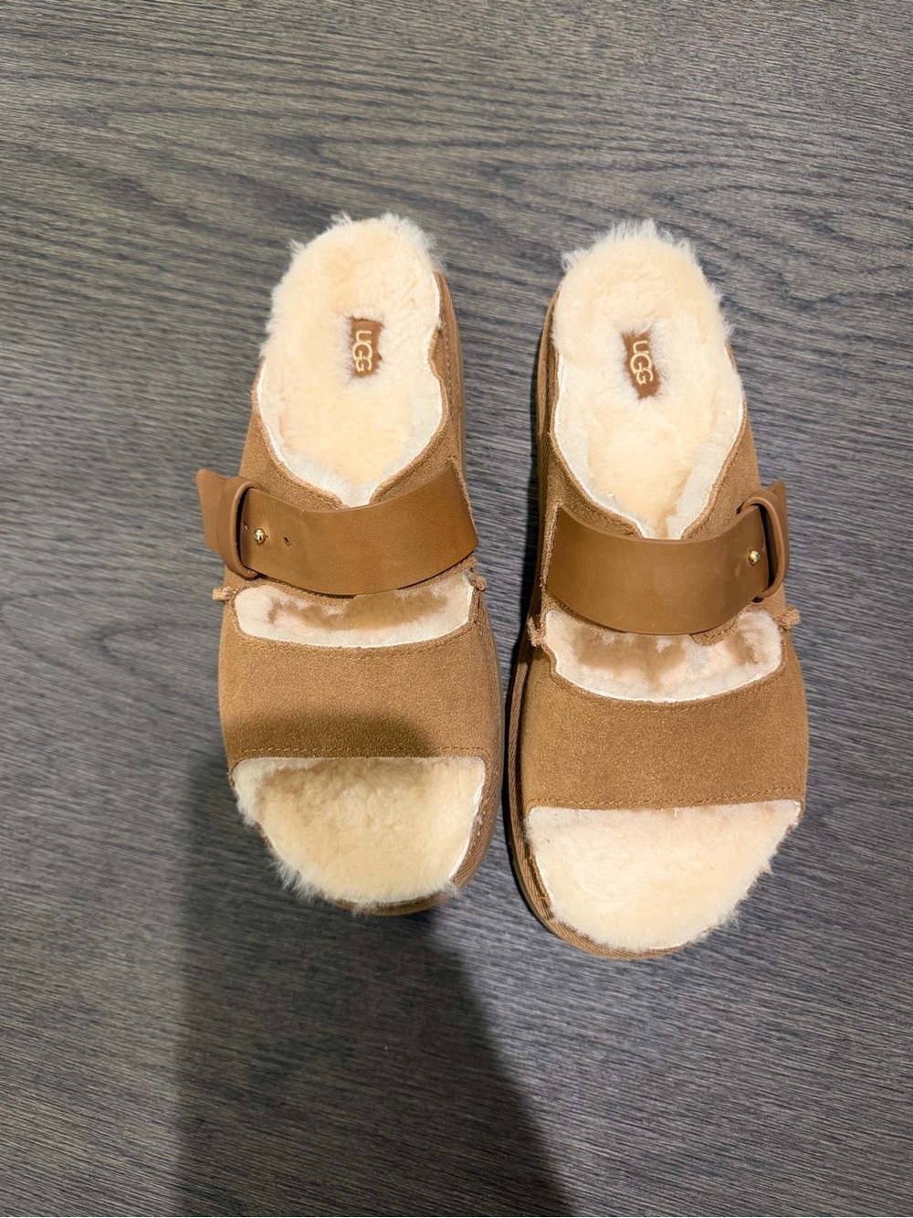 UGG Women's Chestnut/Tan Shearling Mule Sandals